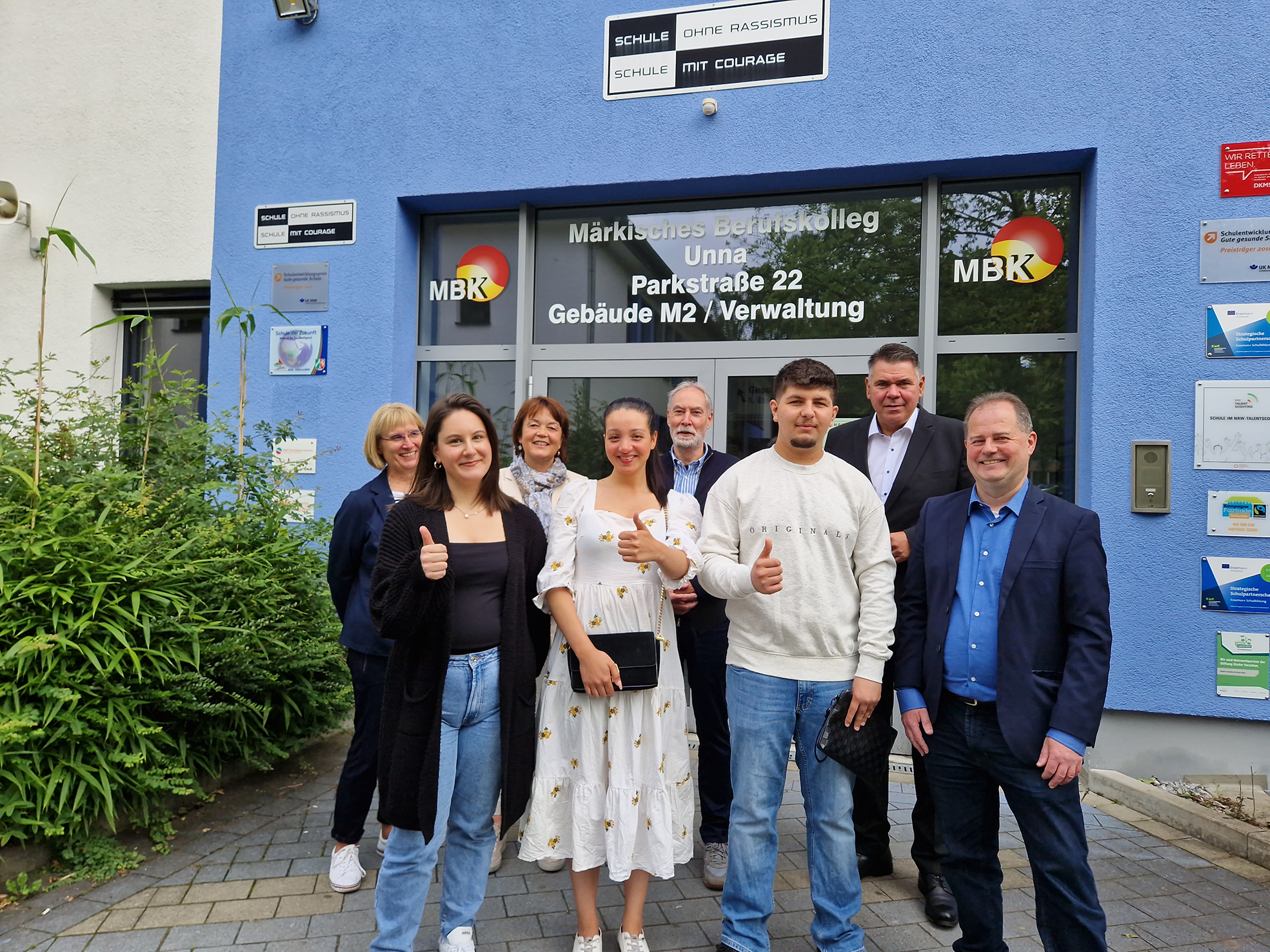 Gruppenfoto mit 8 Personen